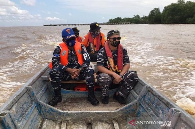 kapal_ikan_tenggelam_di_rohil_dua_nelayan_hilang