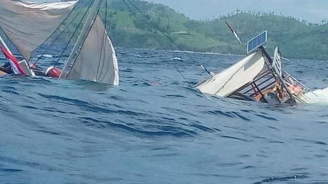 kapal_nelayan_pecah_dan_tenggelam_disambar_petir_di_bangka
