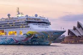 kapal_pesiar_pertama_rute_tak_ke_mana_mana_diluncurkan_singapura