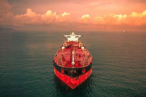 kapal_tanker_berisi_minyak_terbalik_di_perairan_filipina
