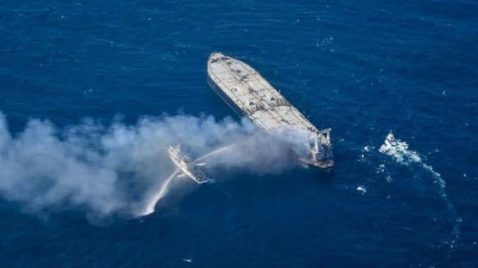 kapal_tanker_dihantam_houthi_yaman_di_laut_merah