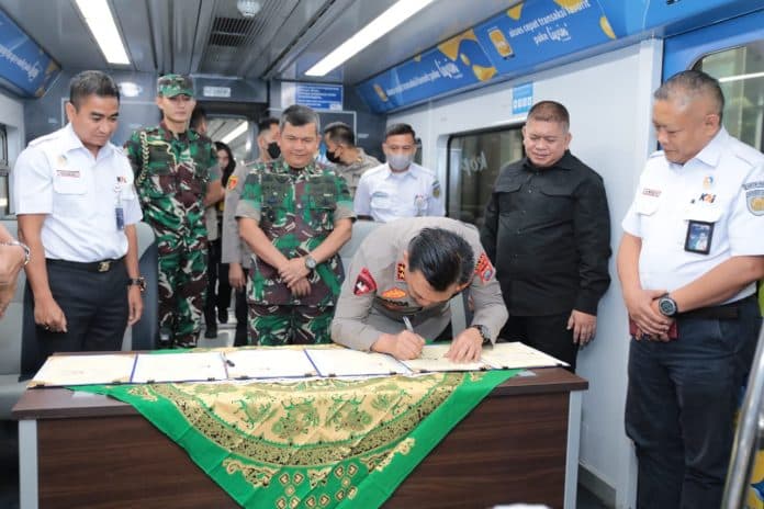 kapolda_sumut_ajak_masyarakat_naik_kereta_api