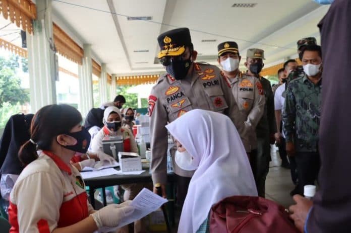 kapolda_sumut_cek_vaksinasi_di_tebing_tinggi