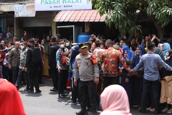 kapolda_sumut_kawal_jokowi_di_pasar_halat_medan