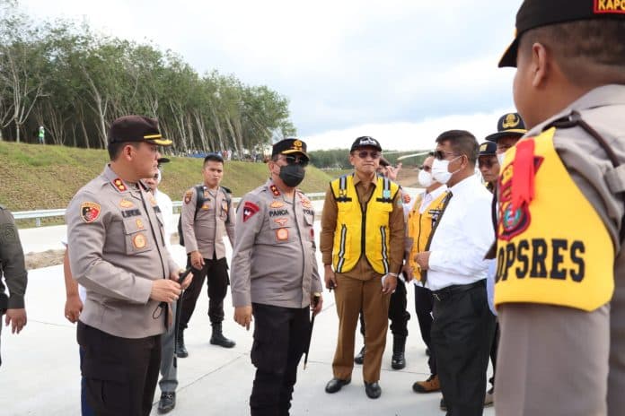 kapolda_sumut_tinjau_jalur_alternatif_tol_sinaksak