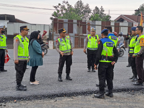 kapolda_sumut_tinjau_tol_sinaksak_pantau_arus_mudik