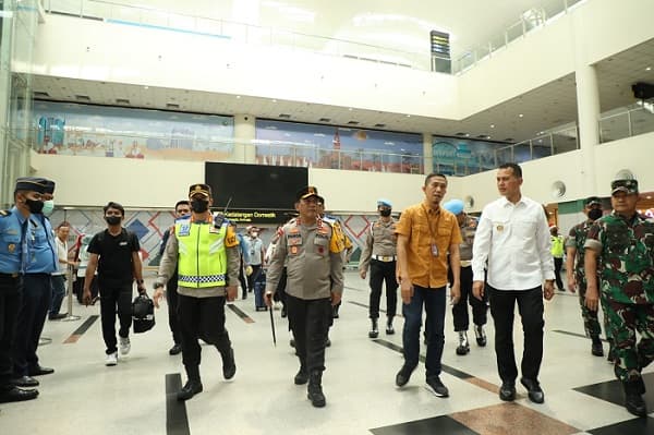 kapoldasu_pangdam_dan_wagubsu_cek_bandara_kualanamu_pastikan_pengamanan_selama_nataru_berjalan_lancar_dan_aman