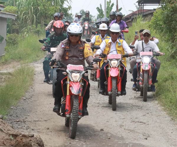 kapolres_dan_forkopimda_simalungun_tinjau_pembangunan_jalur_penghubung_desa