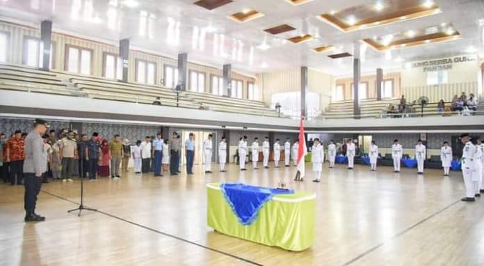 kapolres_kukuhkan_25_anggota_paskibraka_tapteng