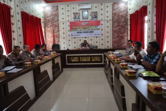 kapolres_padang_lawas_ingatkan_semua_pju_mengawasi_tiap_anggotanya