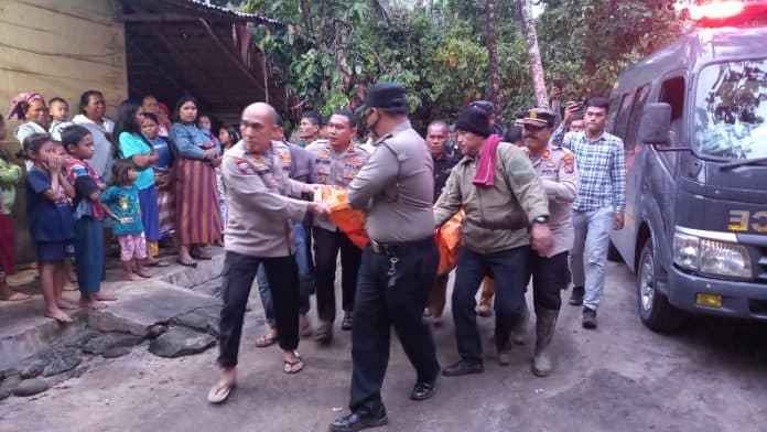 kapolres_pimpin_evakuasi_korban_tanah_longsor_di_barus_utara