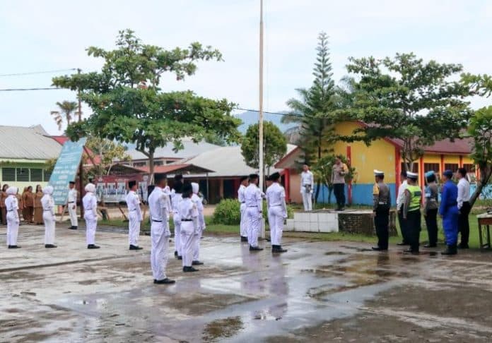 kapolres_sibolga_beri_penyuluhan_anti_narkoba_kepada_siswa