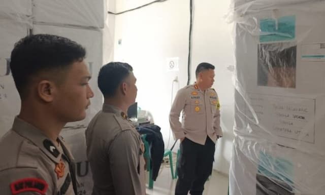 kapolres_sibolga_sidak_ke_gudang_logistik_kpu_pastikan_kondisi_aman