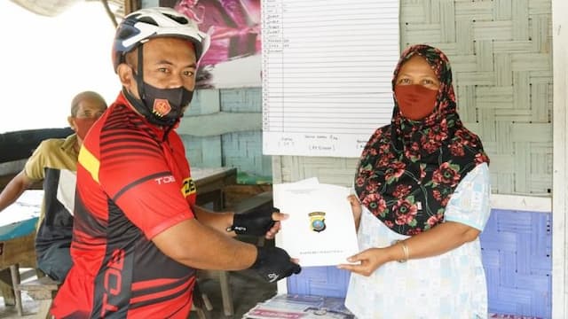 kapolres_simalungun_bantu_tambahan_modal_usaha_ke_umkm_di_panei