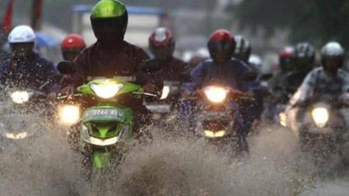 kapolres_simalungun_imbau_pengendara_lebih_waspada_saat_hujan