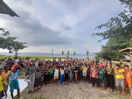 kapolres_toba_dan_wakil_bupati_toba_sambangi_rumah_belajar_gmki_toba