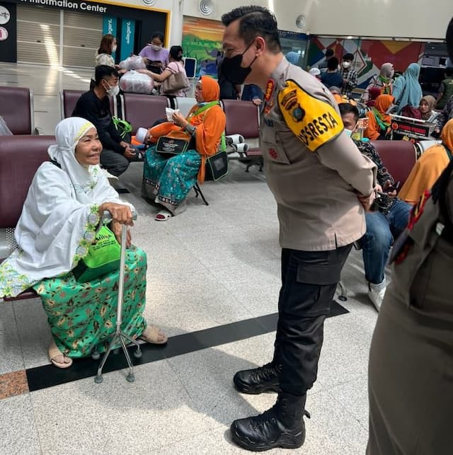 kapolresta_deli_serdang_pantau_arus_balik_di_bandara_kualanamu
