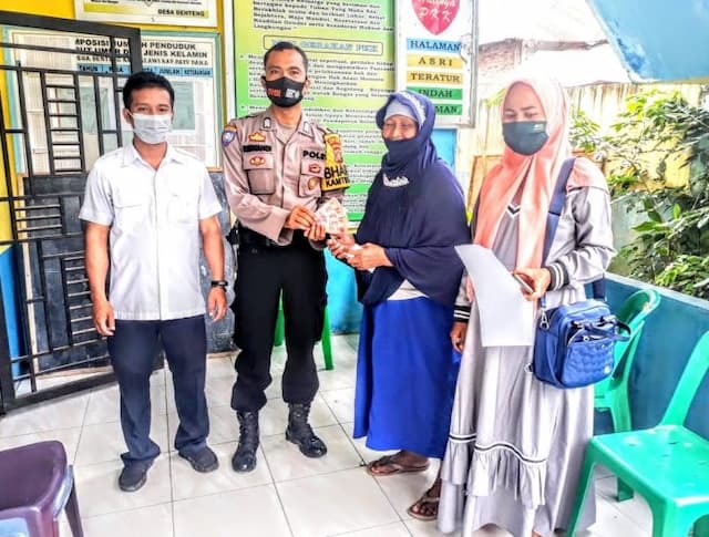 kapolsek_labuhan_ruku_pastikan_penerima_blt_desa_patuhi_prokes