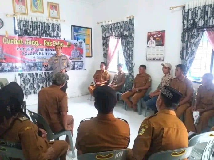 kapolsek_labuhan_ruku_sambangi_desa_pematang_rambai_jemput_aspirasi
