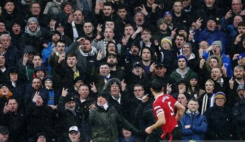 kapten_manchester_united_harry_maguire_mendapat_ancaman_bom