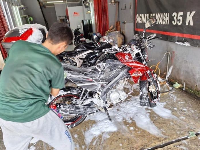 karena_alasan_ini_anda_harus_mencuci_motor_dari_bagian_bawah