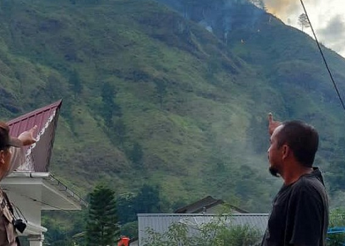 karhutla_di_perbukitan_danau_toba_samosir_berhasil_dipadamkan