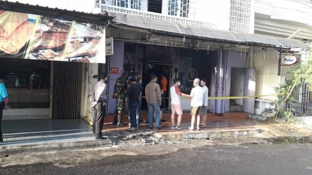 karyawan_ini_nekat_bakar_diri_toko_tempatnya_bekerja_terbakar_ini_penyebabnya