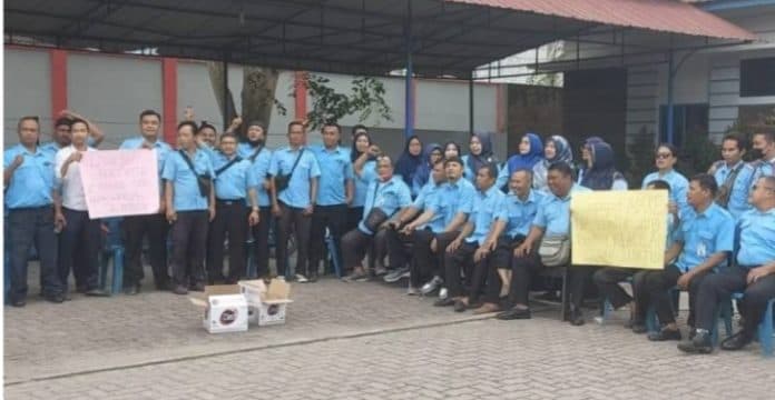 karyawan_pdam_tirta_bulian_tebing_tinggi_mogok_kerja