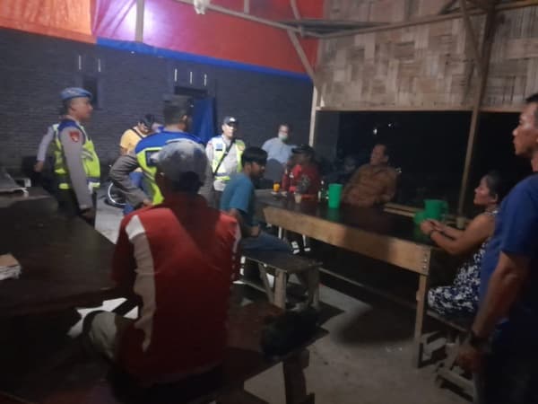 kasat_reskrim_dan_kapolsek_datangi_warung_tuak_di_sergai_ternyata_ini_alasannya