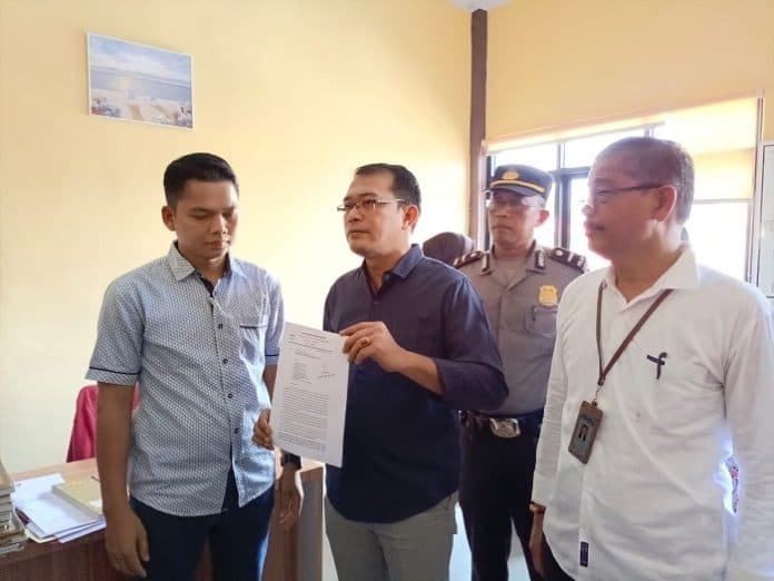 kasus_bentrok_di_gurilla_anggota_dpd_ri_datangi_polres_siantar