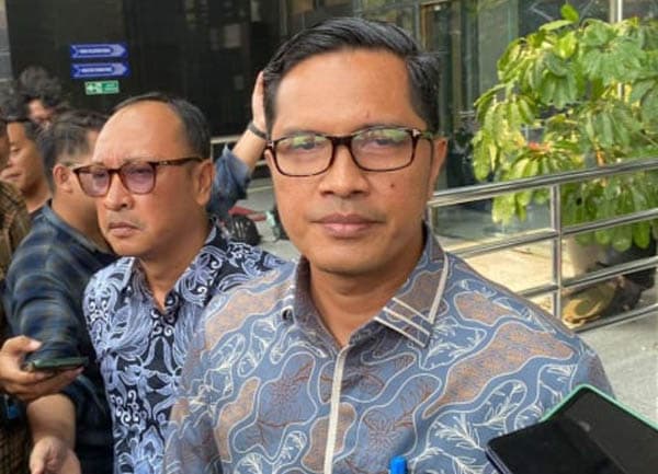 kasus_dugaan_pemerasan_syl_febri_diansyah_dan_dua_rekannya_dicegah_ke_luar_negeri