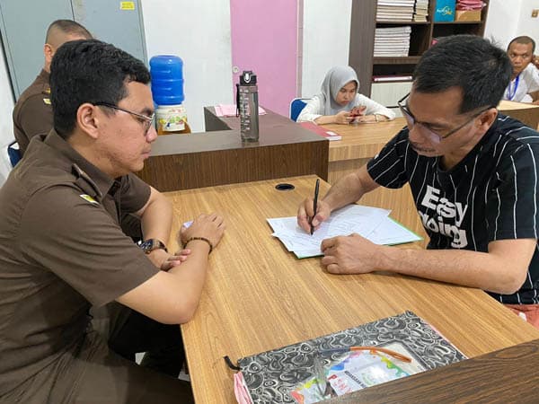 kasus_pelanggaran_uu_ite_boasa_simanjuntak_kejari_medan_terima_pelimpahan_tahap_ii
