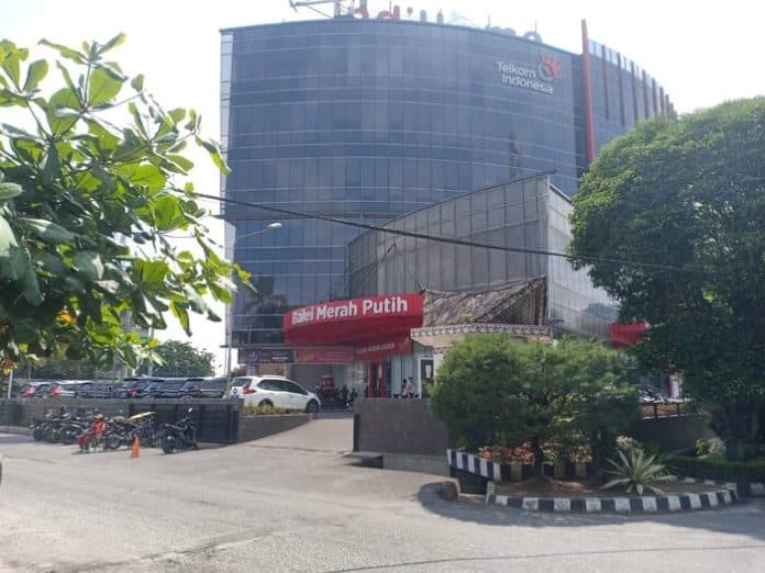 kasus_pembangunan_gedung_balei_merah_putih_nota_dinas_eks_dirkeu_telkom_jalan_masuk_pelanggaran_hukum
