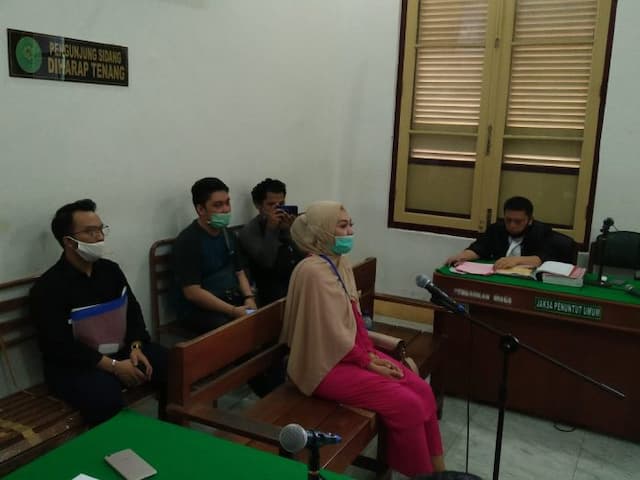 kasus_pencemaran_nama_istri_kombes_terdakwa_akui_medsos_cara_terakhir_tagih_utang