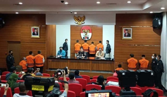 kasus_suap_pengesahan_rapbd_jambi_kpk_tetapkan_28_tersangka_baru_dan_10_orang_langsung_ditahan