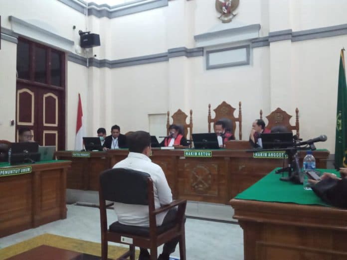 kasus_suap_rp49_miliar_mantan_anggota_dprd_labuhanbatu_divonis_55_tahun_penjara