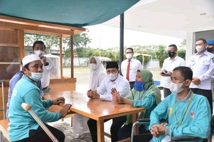 kaum_difabel_di_batu_bara_terima_20_unit_alat_produksi_umkm