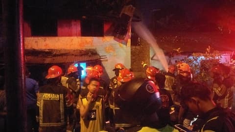 kebakaran_di_asrama_tni_glugur_hong_begini_penjelasan_damkarmat