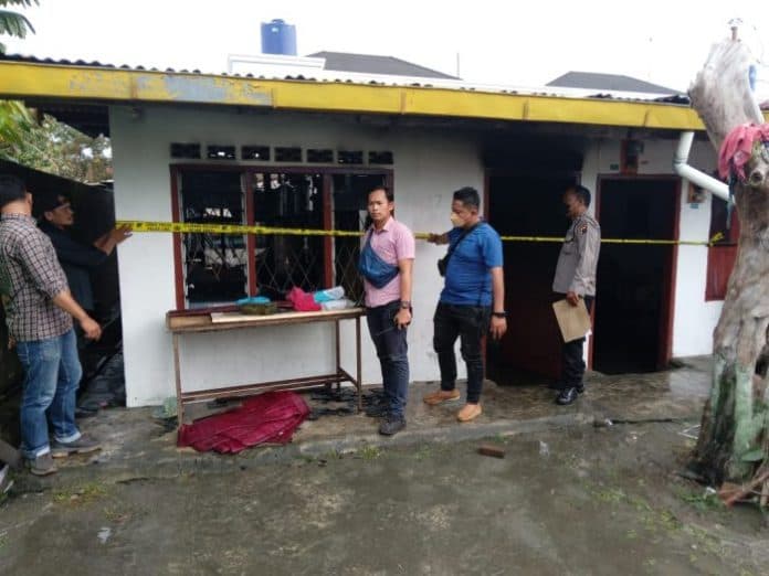 kebakaran_di_jalan_regu_siantar_diduga_korsleting_listrik_kerugian_ratusan_juta_rupiah