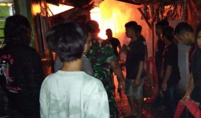 kebakaran_di_panyabungan_madina_hanguskan_5_rumah_dan_1_ruko