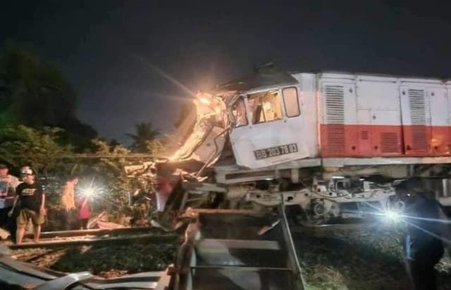 kecelakaan_akibat_truk_terobos_perlintasan_rel_pt_kai_sumut_tuntut_ganti_rugi