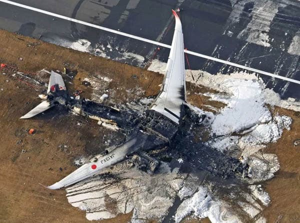 kecelakaan_di_bandara_haneda_tewaskan_5_kru_pesawat_coast_guard