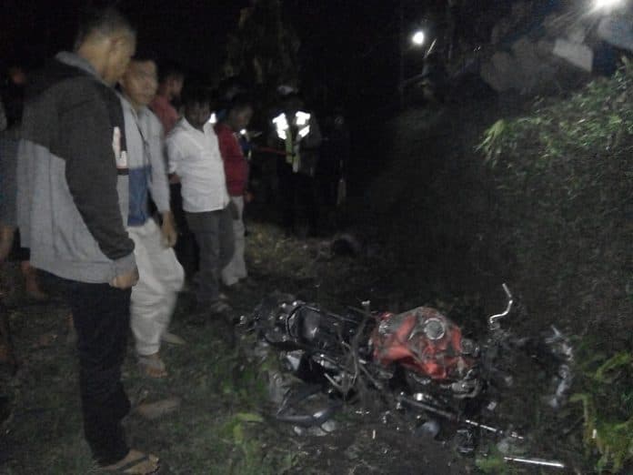 kecelakaan_di_jalinsum_medan_pengendara_sepeda_motor_tewas_hantam_truk