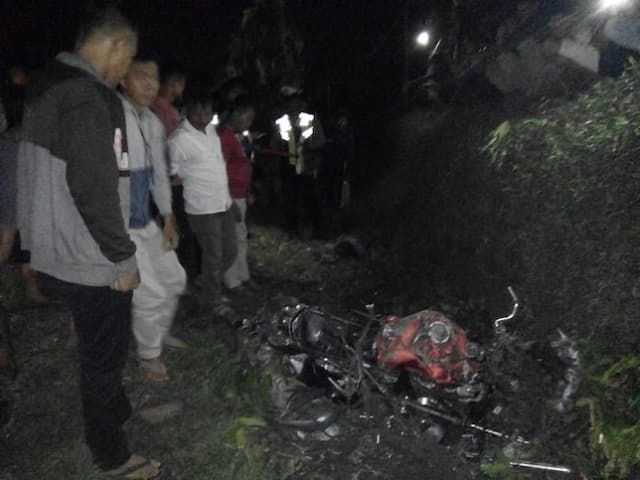 kecelakaan_di_jalinsum_medan_pengendara_sepeda_motor_tewas_hantam_truk