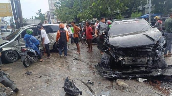 kecelakaan_di_krakatau_salah_satu_pengemudi_dikabarkan_anak_anggota_dprd_sumut
