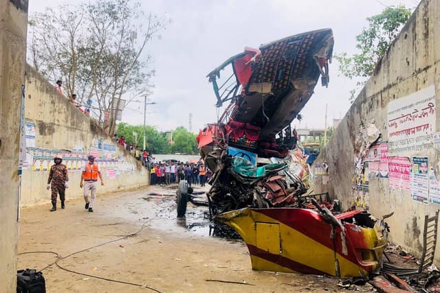 kecelakaan_maut_di_bangladesh_tewaskan_19_orang_dan_25_lainnya_terluka