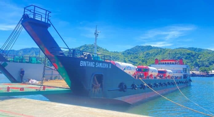 kedatangan_bintang_samudra_8_kunjungan_kapal_di_pelabuhan_sibolga_melonjak