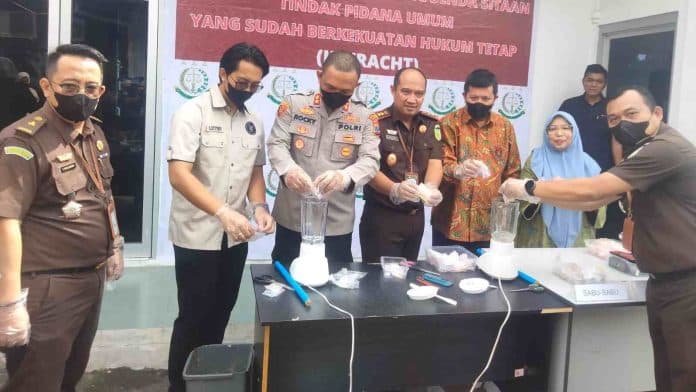 kejari_asahan_musnahkan_barang_bukti_narkoba_senilai_rp240_juta