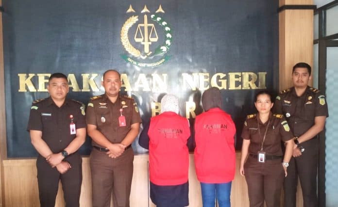 kejari_batu_bara_eksekusi_2_dari_5_terpidana_kasus_klaim_bpjs_rsud