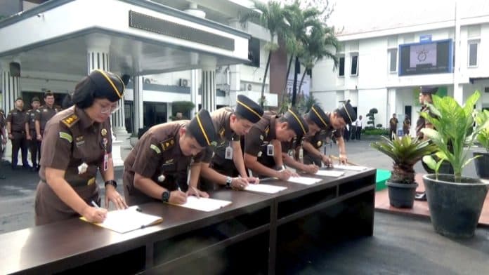 kejari_medan_deklarasi_pembangunan_zona_integritas_menuju_wbk_dan_wbbm